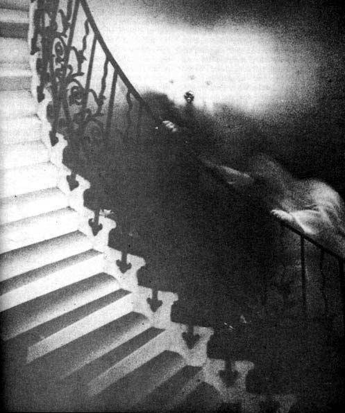 http://historicmysteries.com/wp-content/uploads/2013/07/Tulip-Staircase-Ghost.jpg