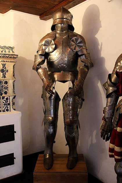 In Pics: Ten Beautiful Suits of Armor - Historic Mysteries
